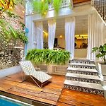 By Calamari Homes - Casa Aura Victoria Walled City