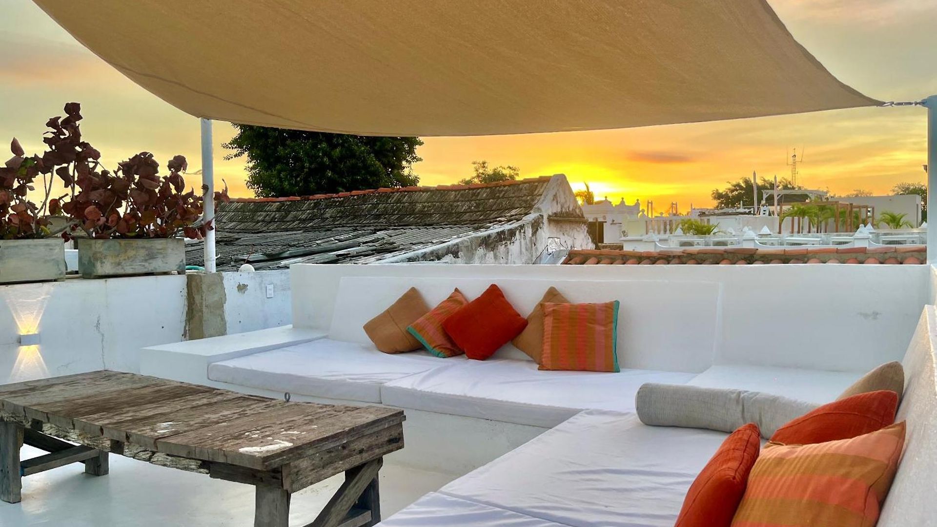By Calamari Homes - Casa Aura Victoria Walled Cartagena