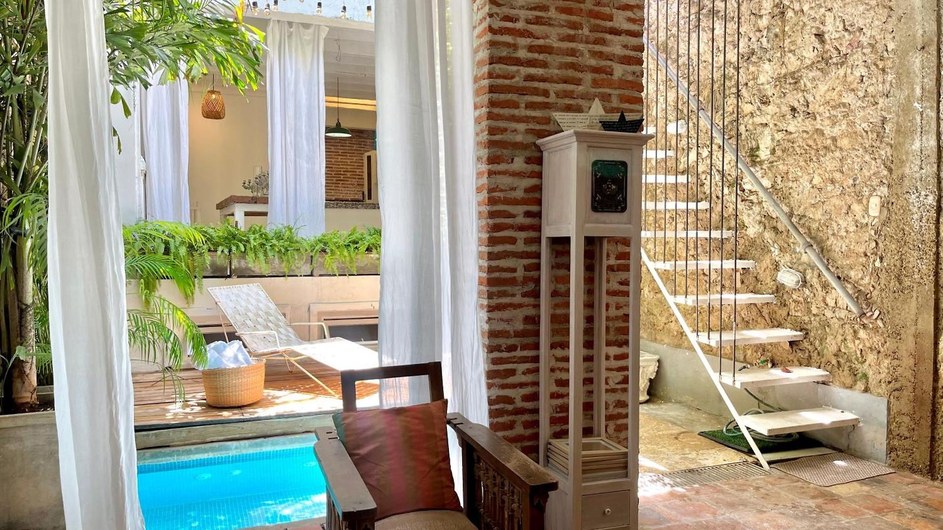 By Calamari Homes - Casa Aura Victoria Walled * Cartagena