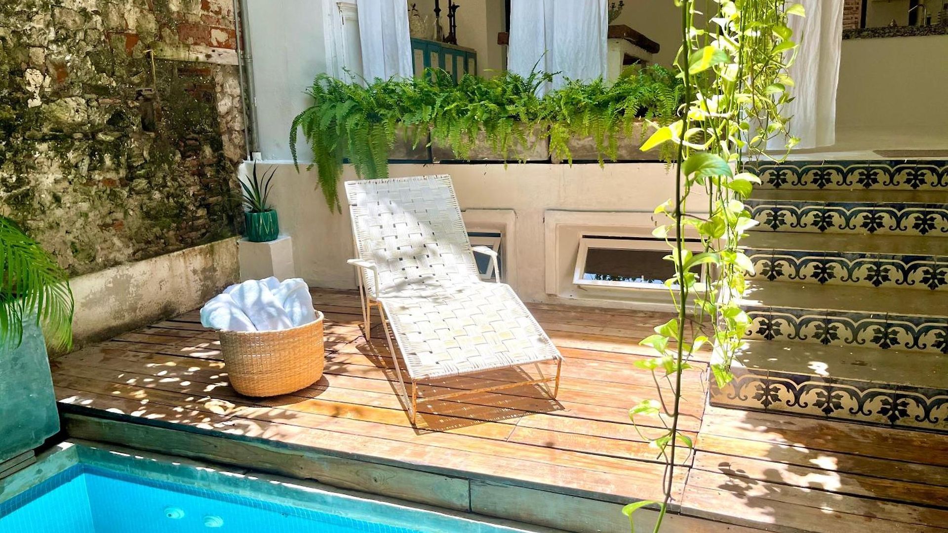 By Calamari Homes - Casa Aura Victoria Walled *