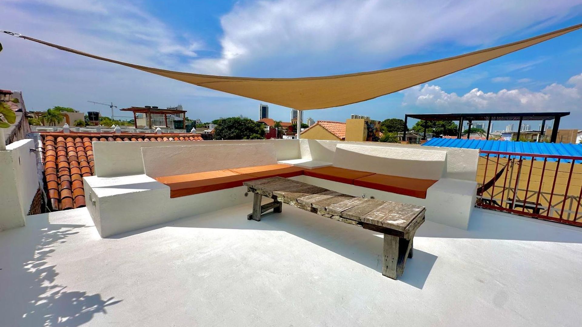 By Calamari Homes - Casa Aura Victoria Walled *
