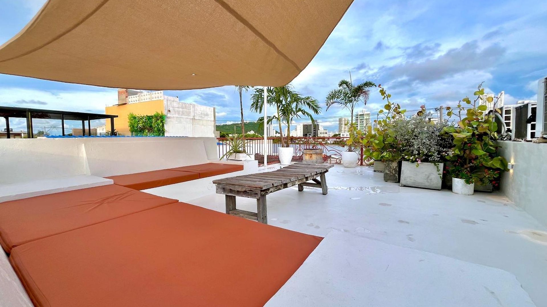 Сasa de vacaciones By Calamari Homes - Casa Aura Victoria Walled *