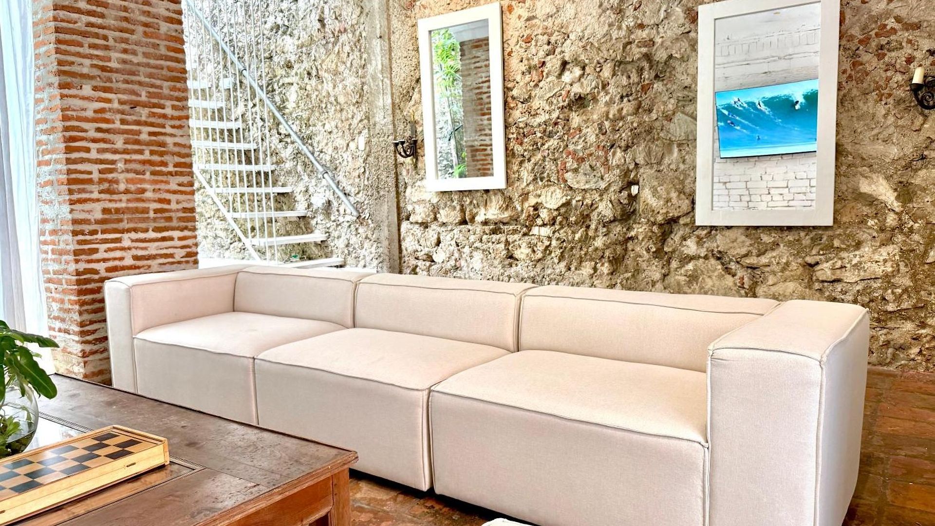 Сasa de vacaciones By Calamari Homes - Casa Aura Victoria Walled *
