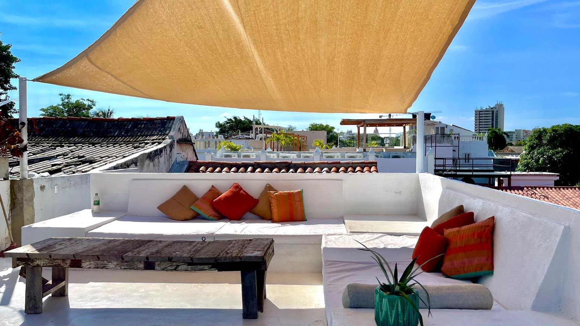 By Calamari Homes - Casa Aura Victoria Walled