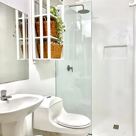 By Calamari Homes - Casa Aura Victoria Walled