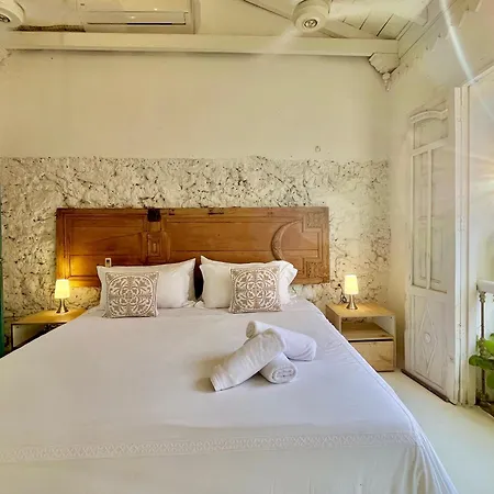 Сasa de vacaciones By Calamari Homes - Casa Aura Victoria Walled *