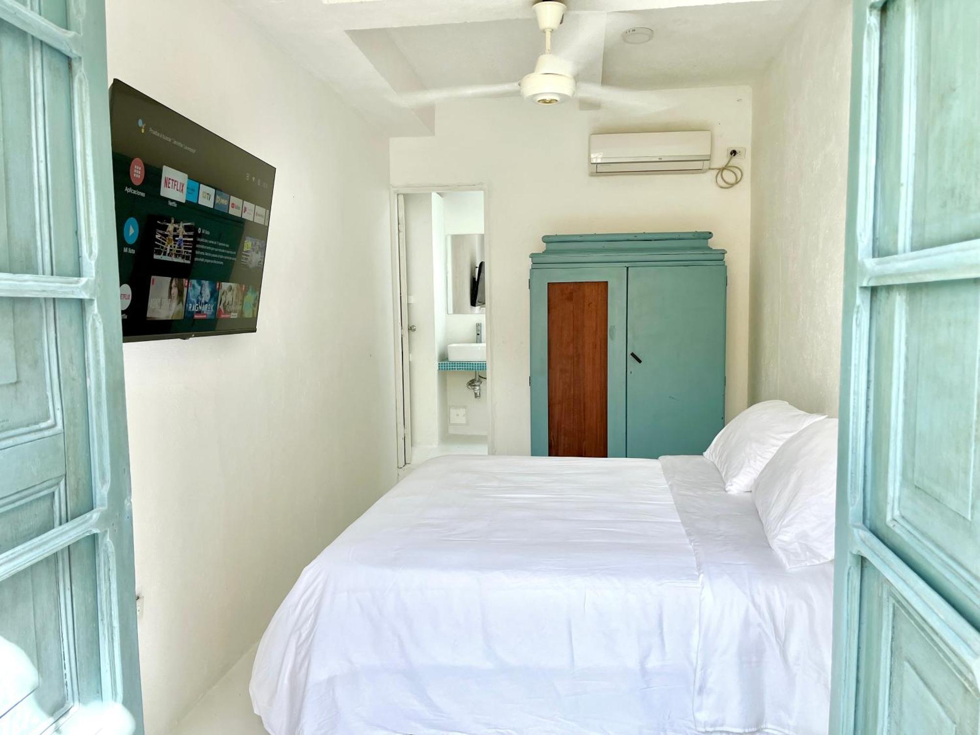 By Calamari Homes - Casa Aura Victoria Walled * Cartagena