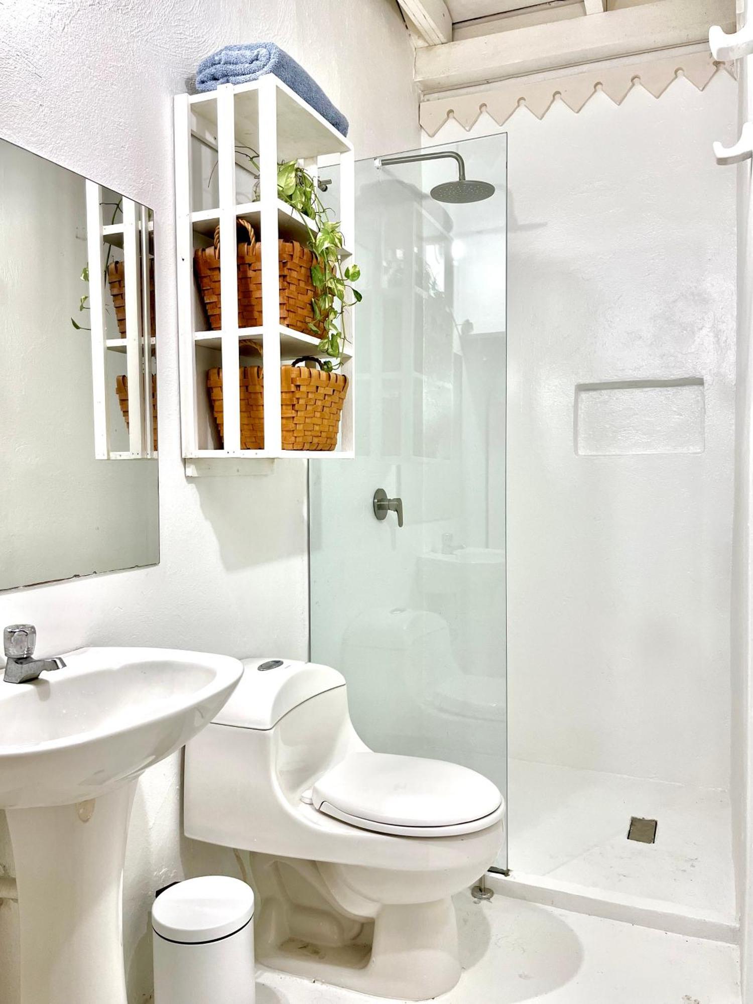 By Calamari Homes - Casa Aura Victoria Walled