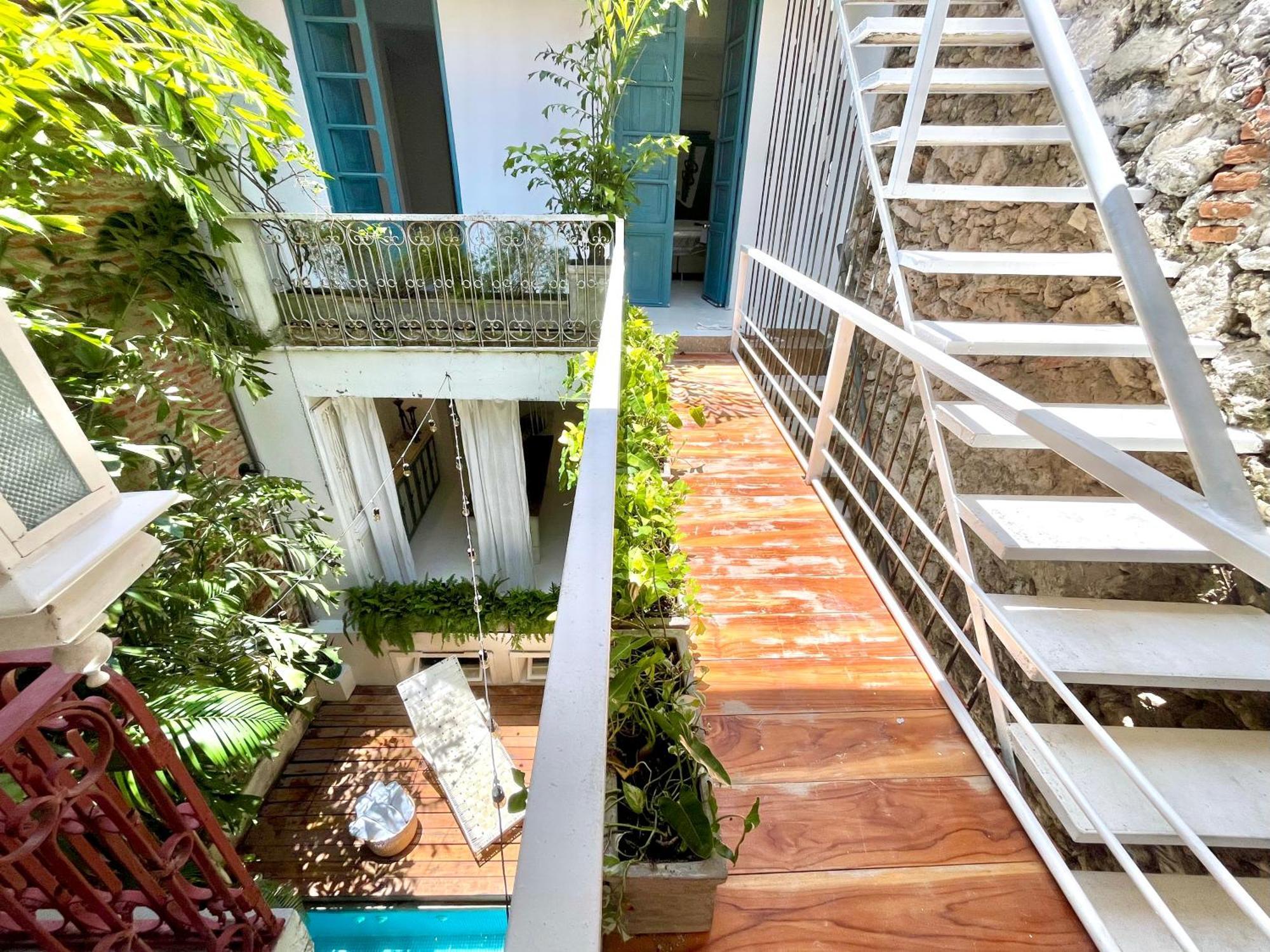 By Calamari Homes - Casa Aura Victoria Walled