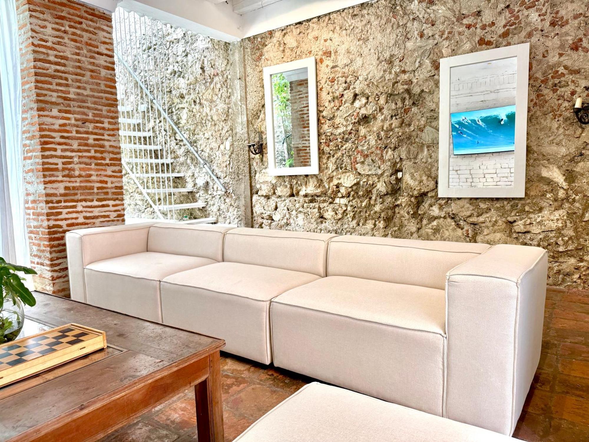 Сasa de vacaciones By Calamari Homes - Casa Aura Victoria Walled *