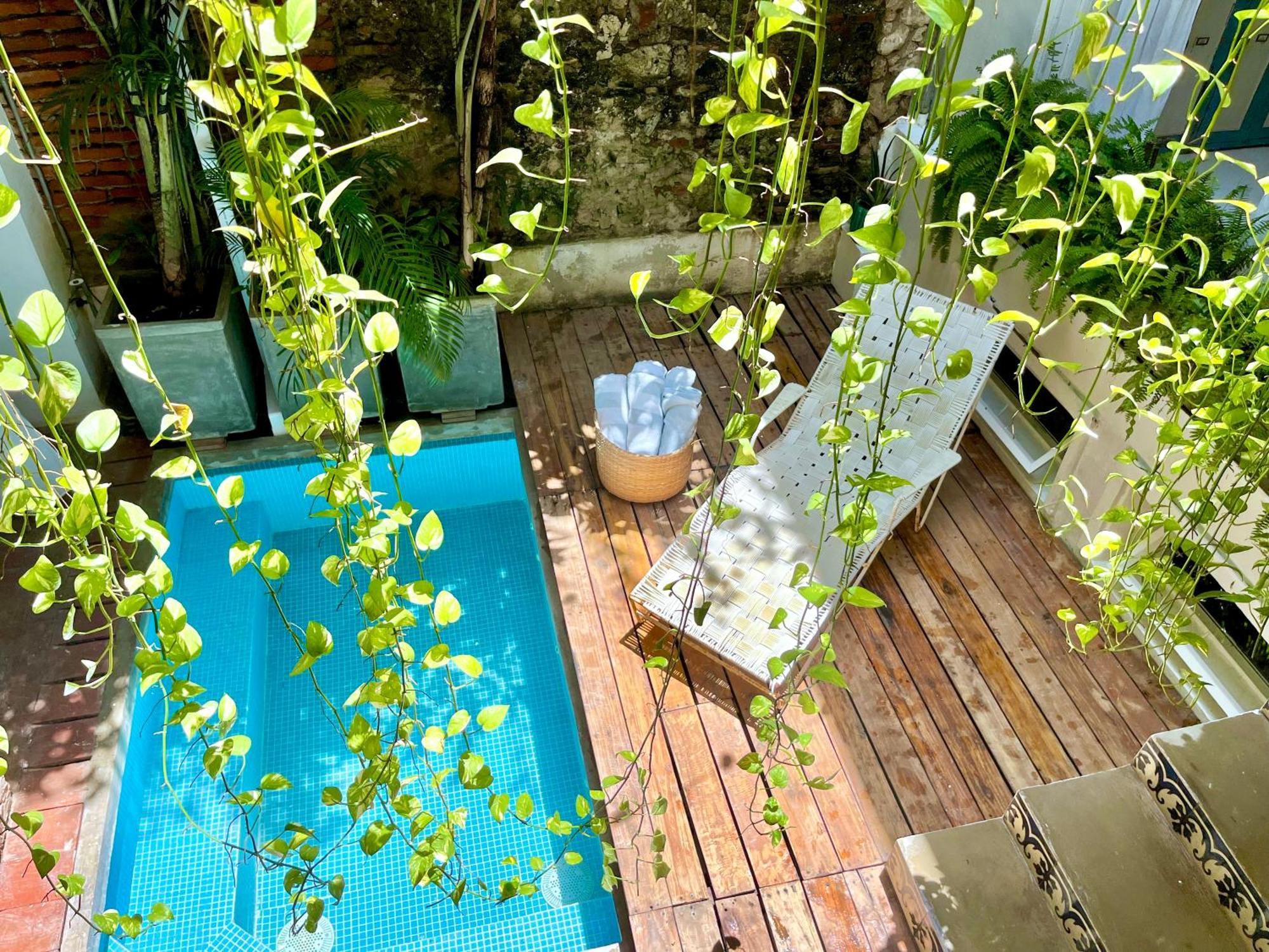 By Calamari Homes - Casa Aura Victoria Walled *