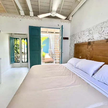 Сasa de vacaciones By Calamari Homes - Casa Aura Victoria Walled *