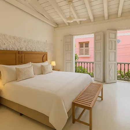 By Calamari Homes - Casa Aura Victoria Walled